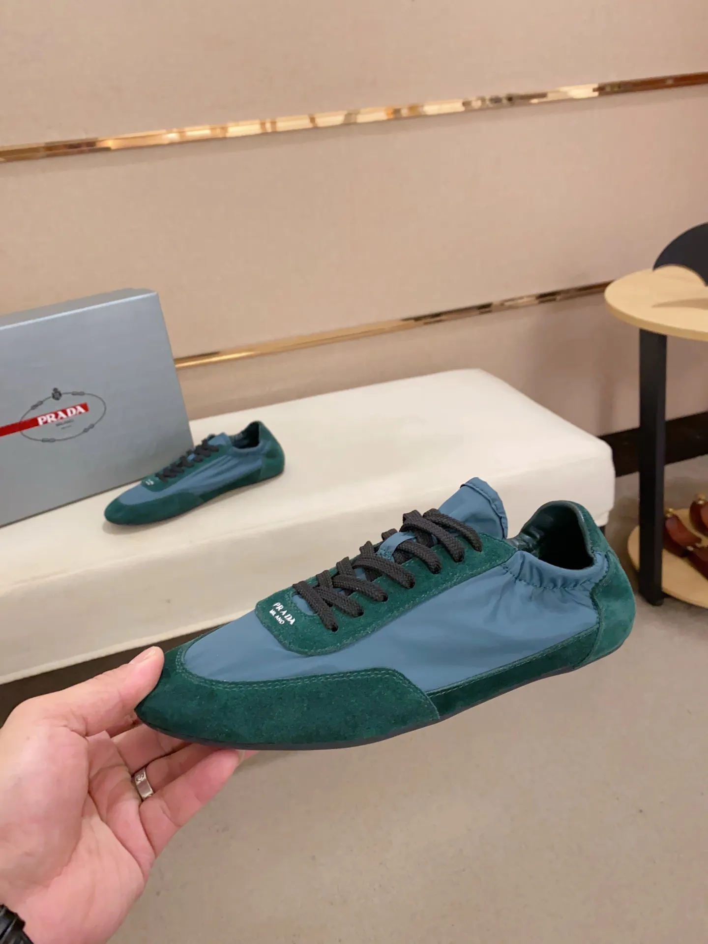 Men's shoes 💰 500💰 ✔️✔️✔️High version High-quality new PRADA counters are launched simultaneously. The new men's shoes and 😘fabrics are selected from first-layer cow suede and waterproof fabrics, and are made by pure handicrafts. Lining: Full sheepskin lining. 👍🏿 High-end ☄️ air-cushion molded anti-slip rubber outsole, exquisite lines, simple and elegant, comfortable and high-end for leisure travel. Number of yards: 38 to 44. Can be customized45